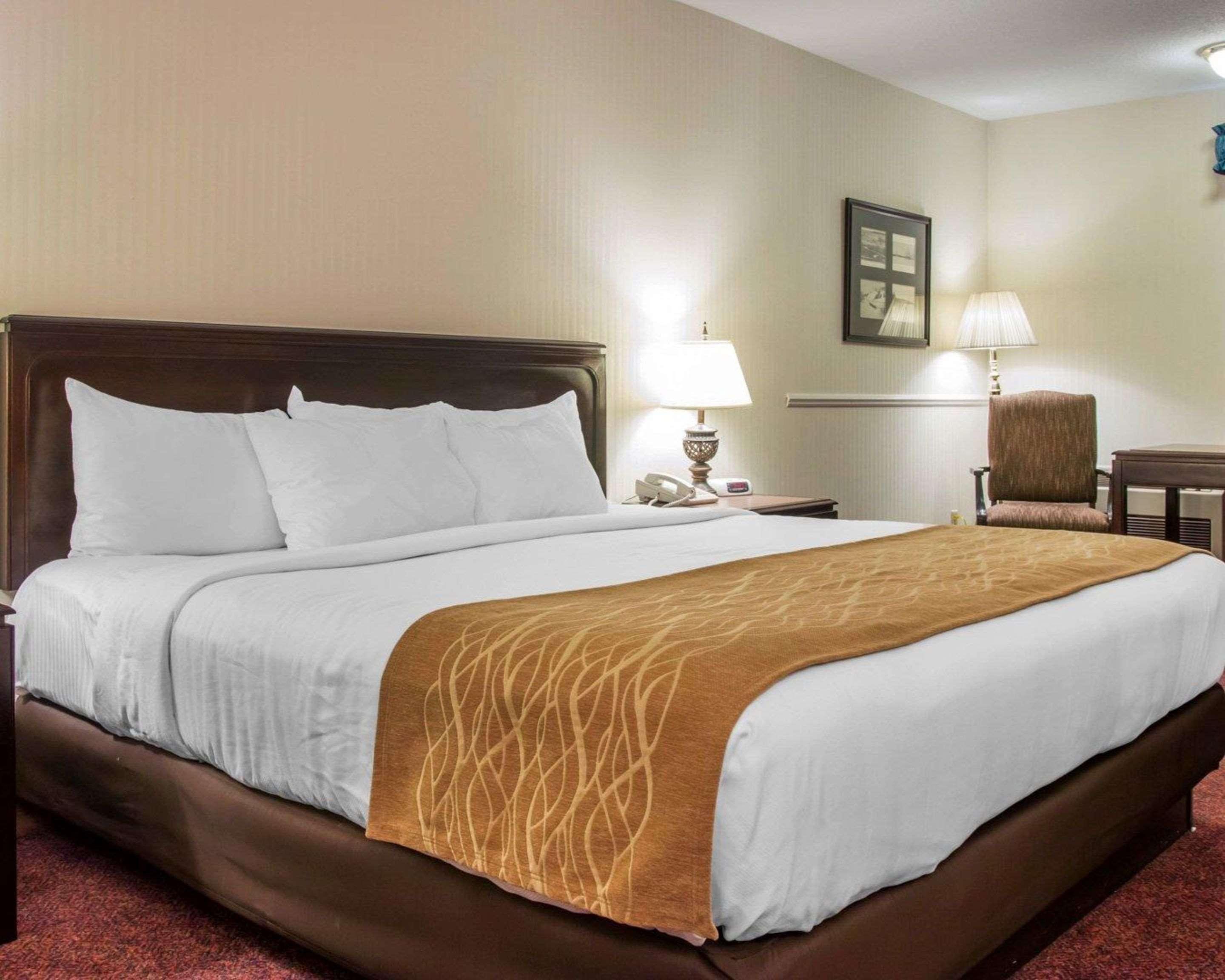 Comfort Inn Lakeside Mackinaw City Exterior photo
