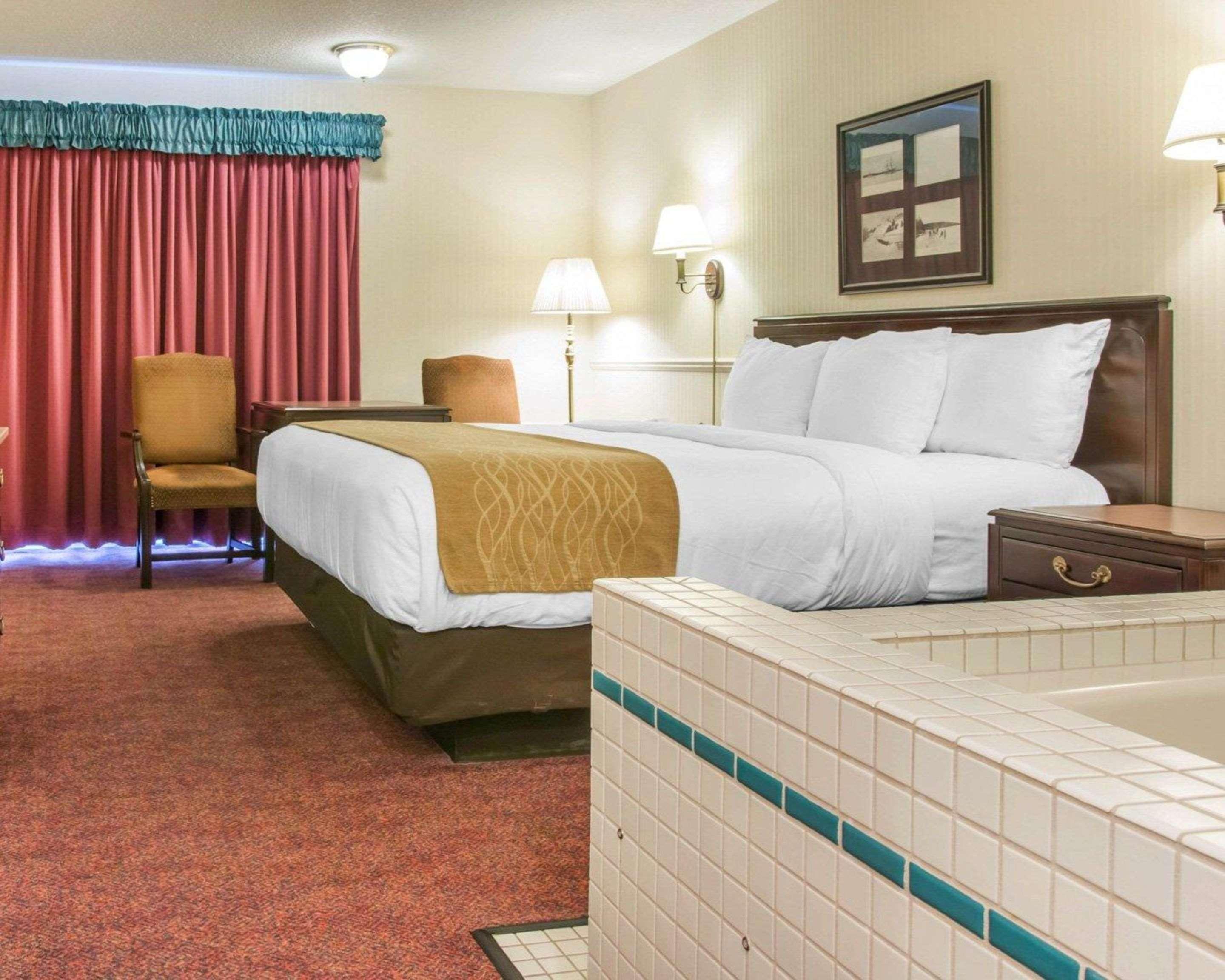 Comfort Inn Lakeside Mackinaw City Exterior photo