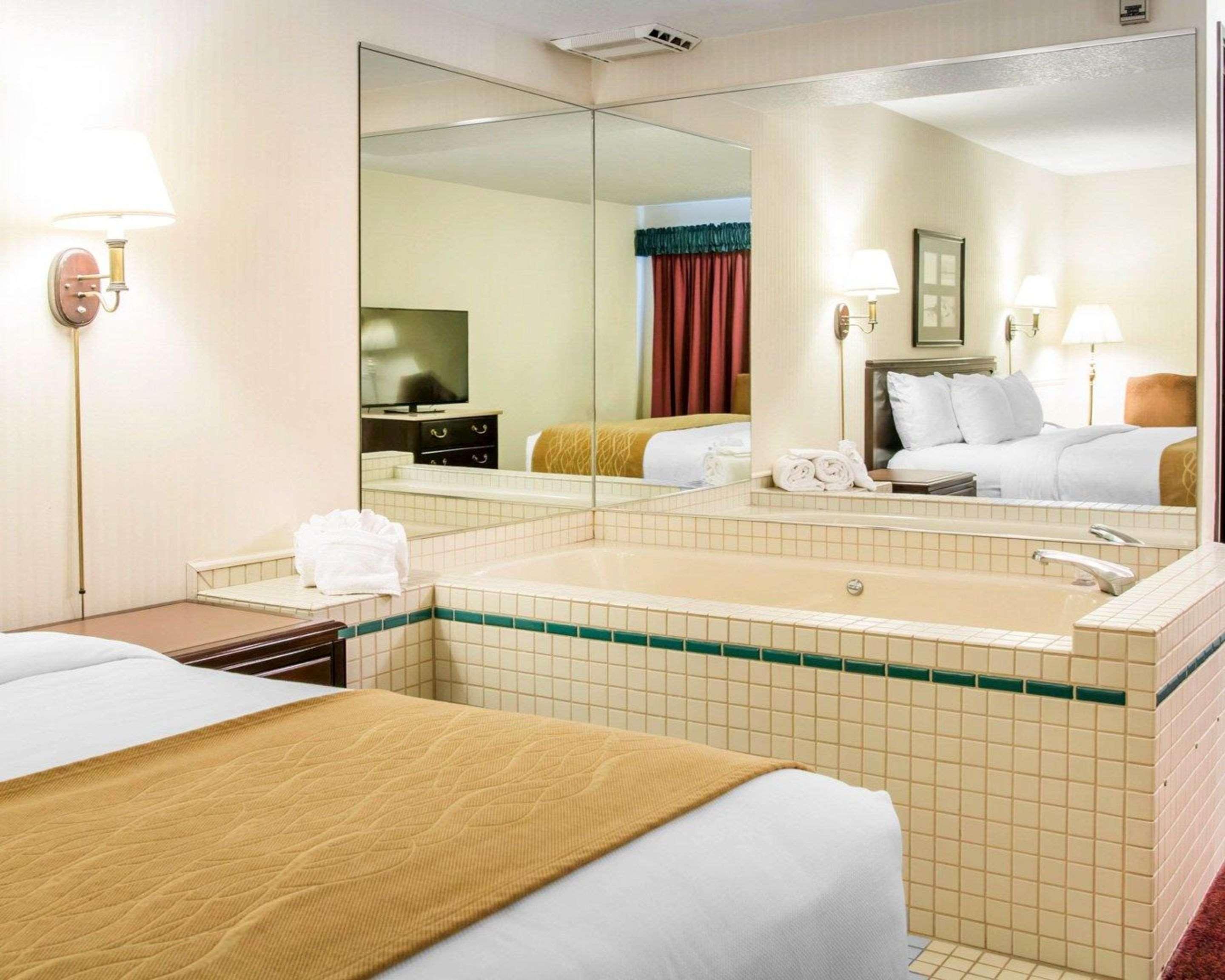 Comfort Inn Lakeside Mackinaw City Exterior photo