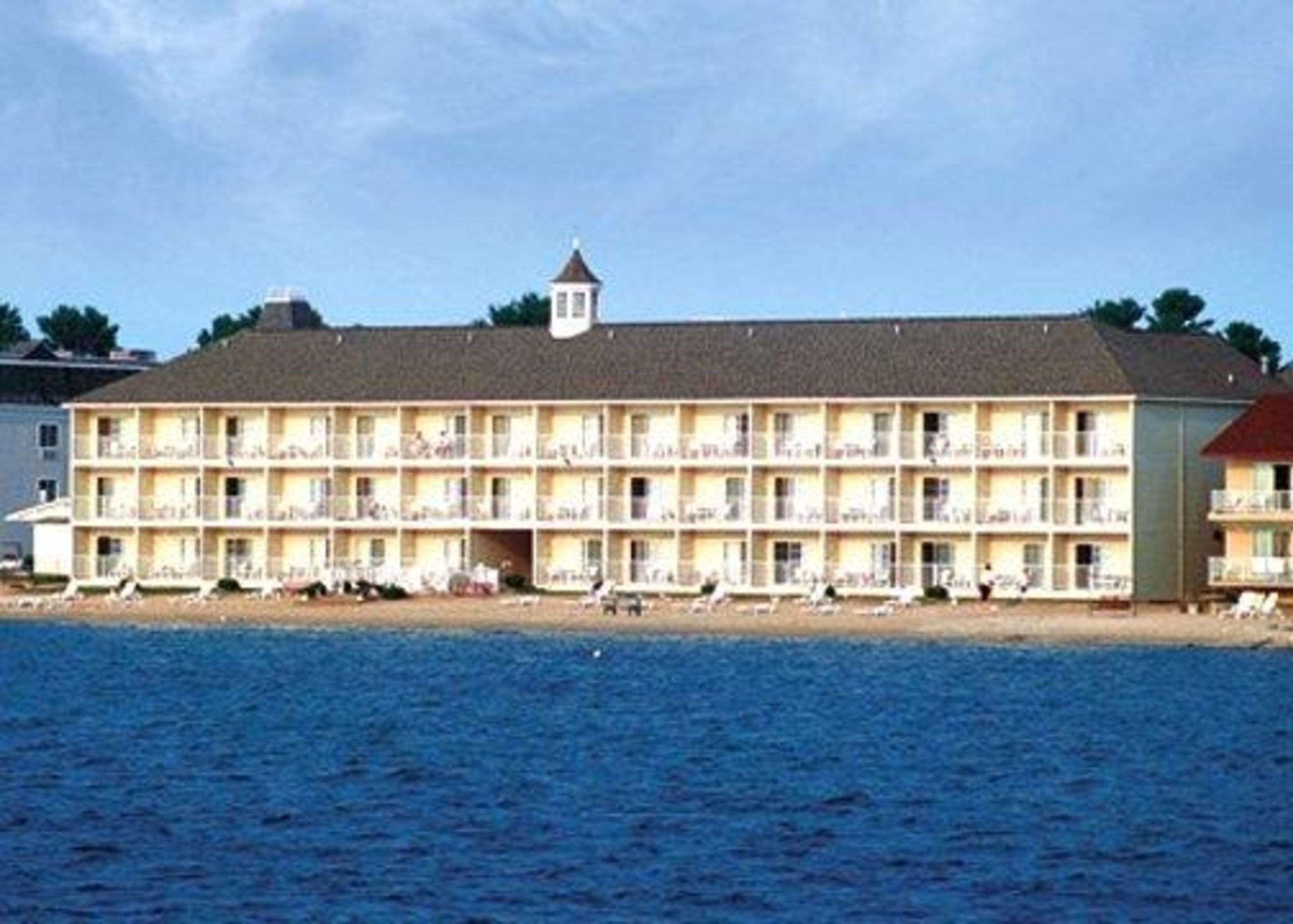 Comfort Inn Lakeside Mackinaw City Exterior photo
