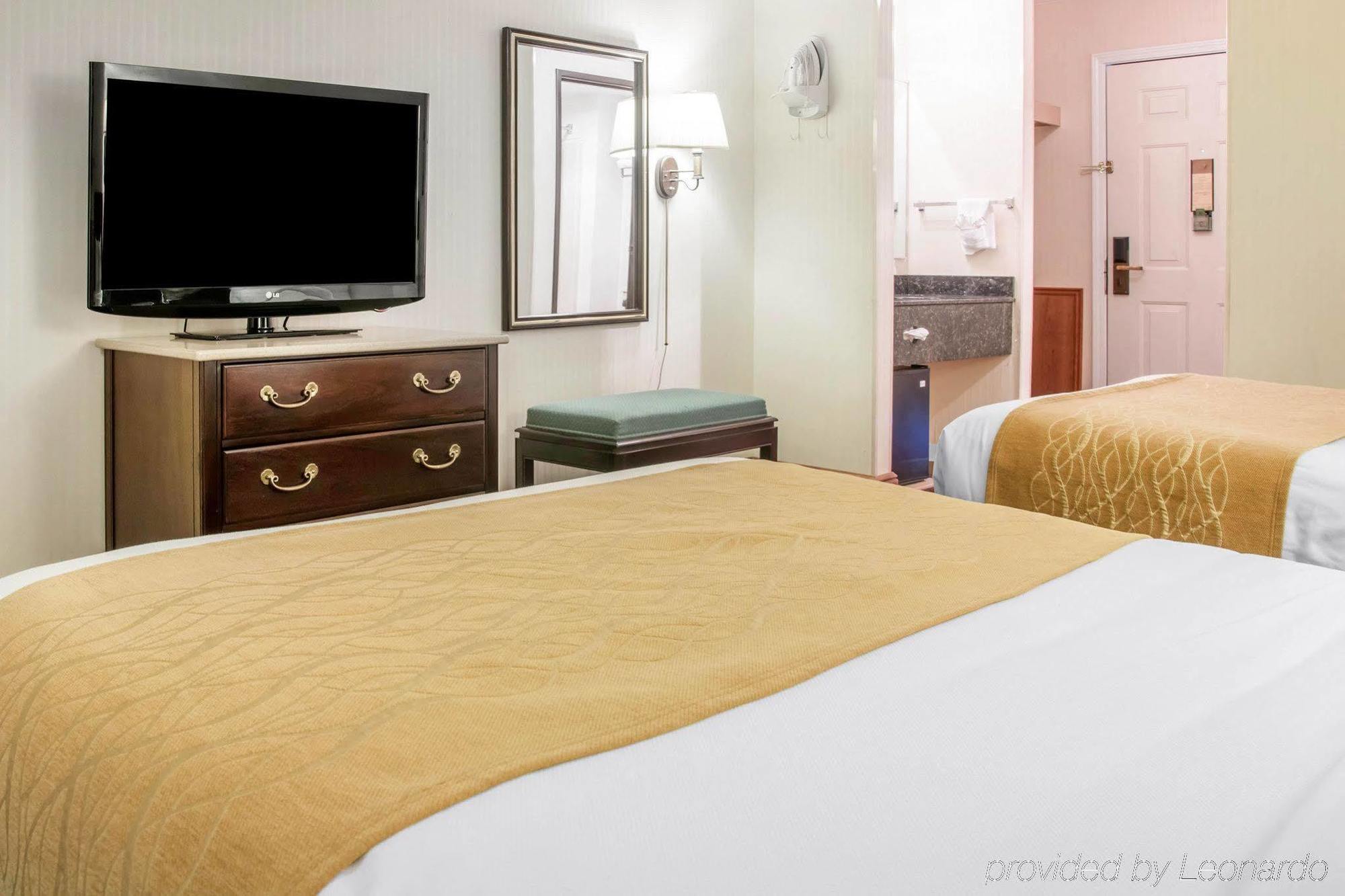 Comfort Inn Lakeside Mackinaw City Exterior photo