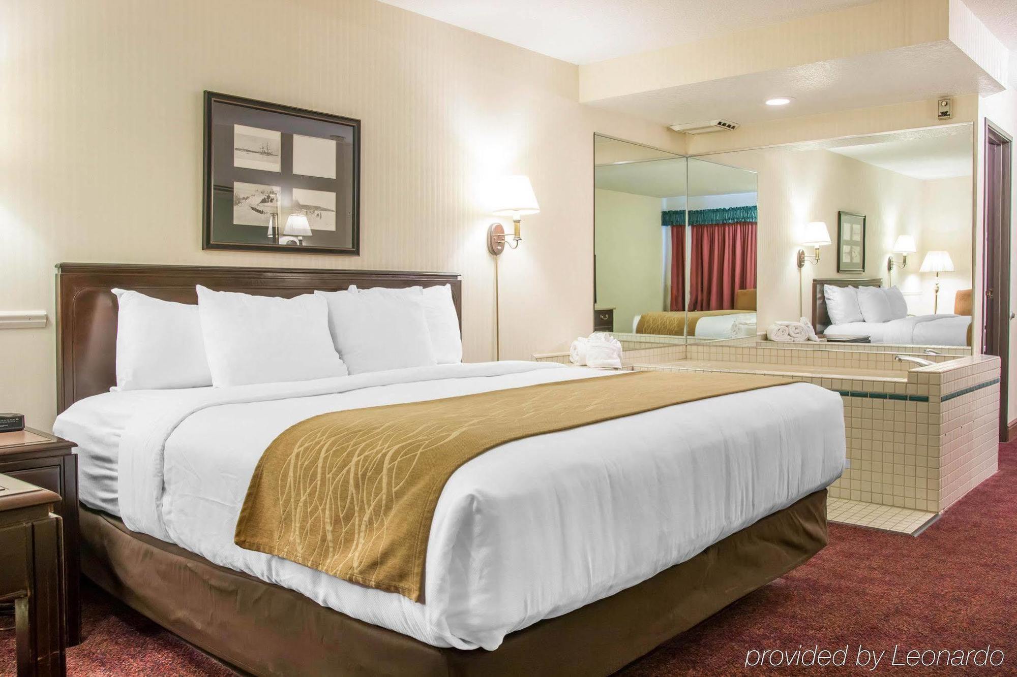 Comfort Inn Lakeside Mackinaw City Exterior photo