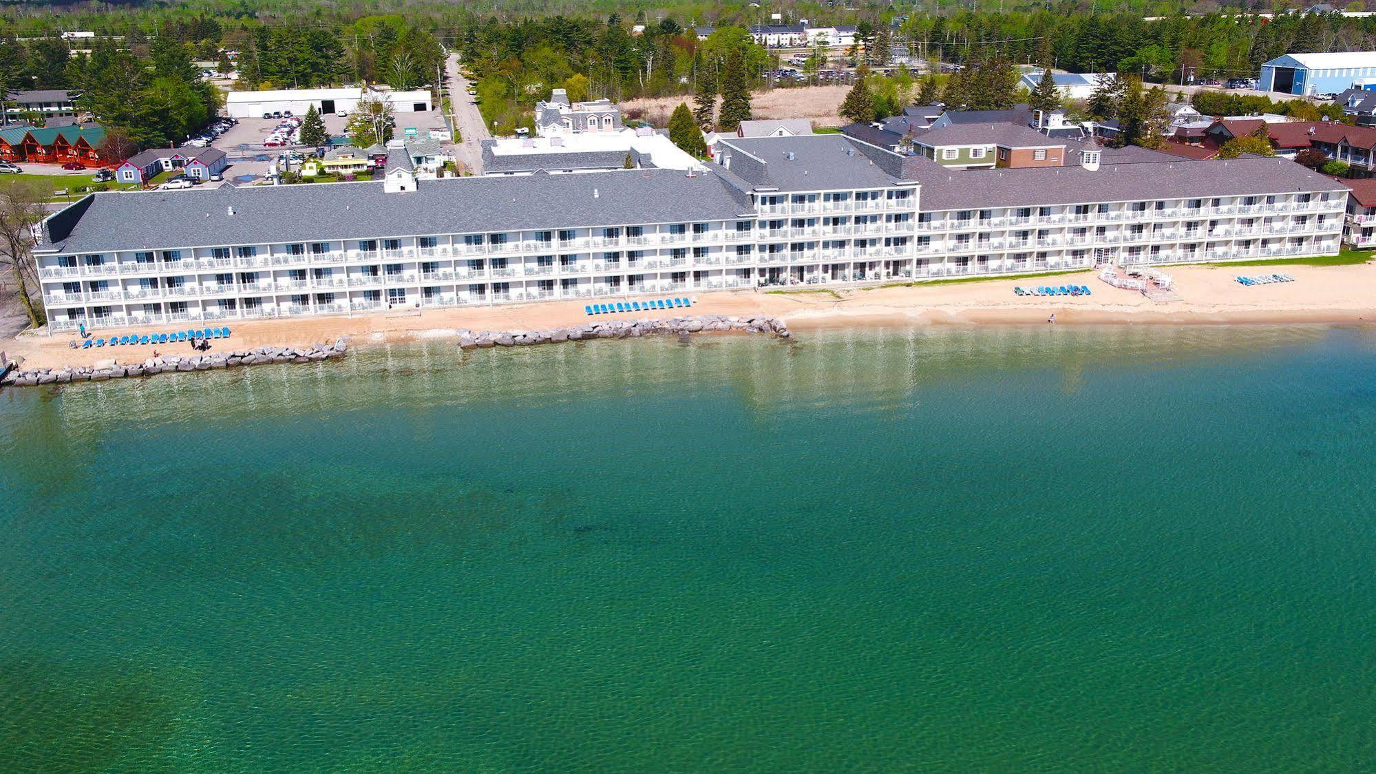 Comfort Inn Lakeside Mackinaw City Exterior photo